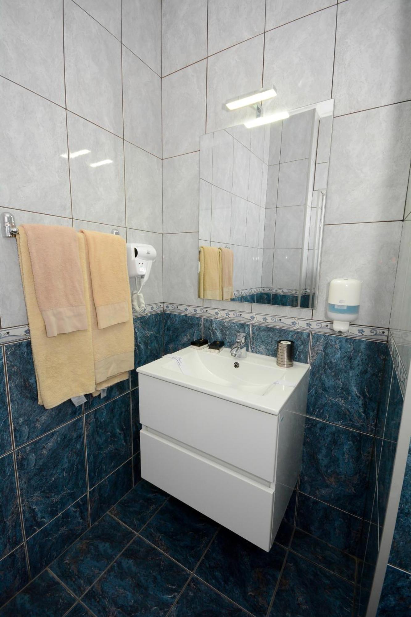 Hotel Andre'S كرايوفا المظهر الخارجي الصورة