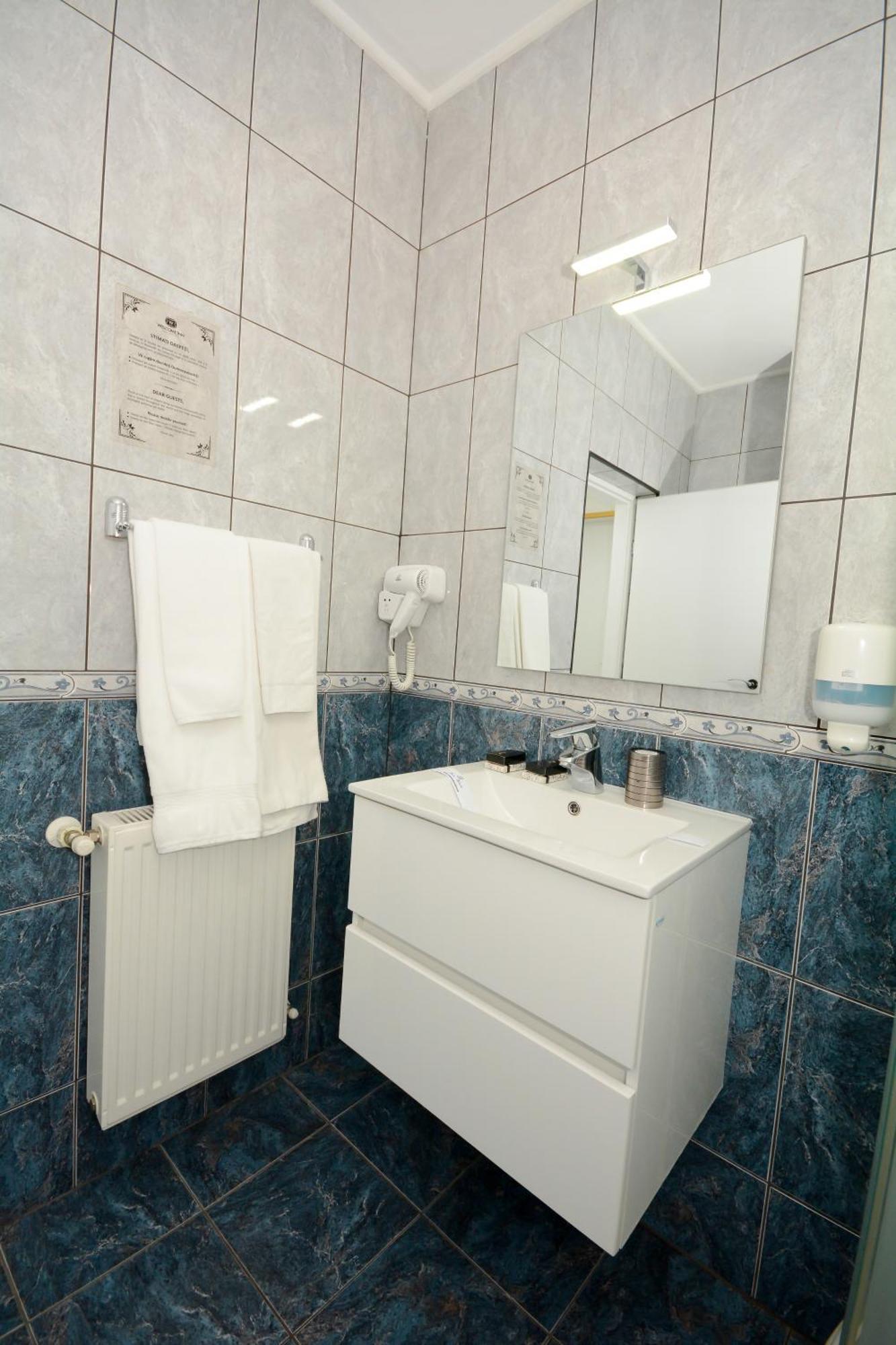 Hotel Andre'S كرايوفا المظهر الخارجي الصورة