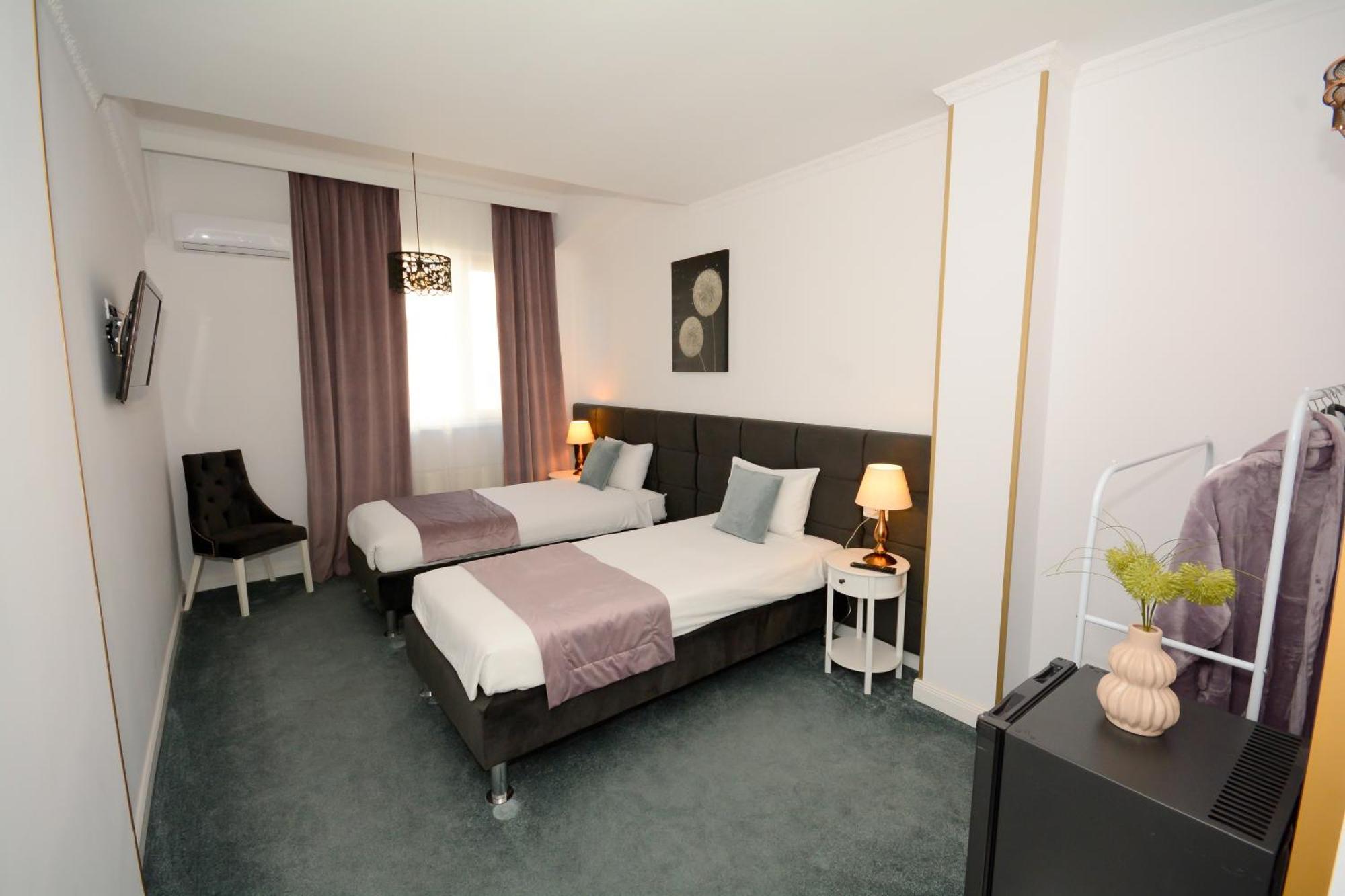 Hotel Andre'S كرايوفا المظهر الخارجي الصورة