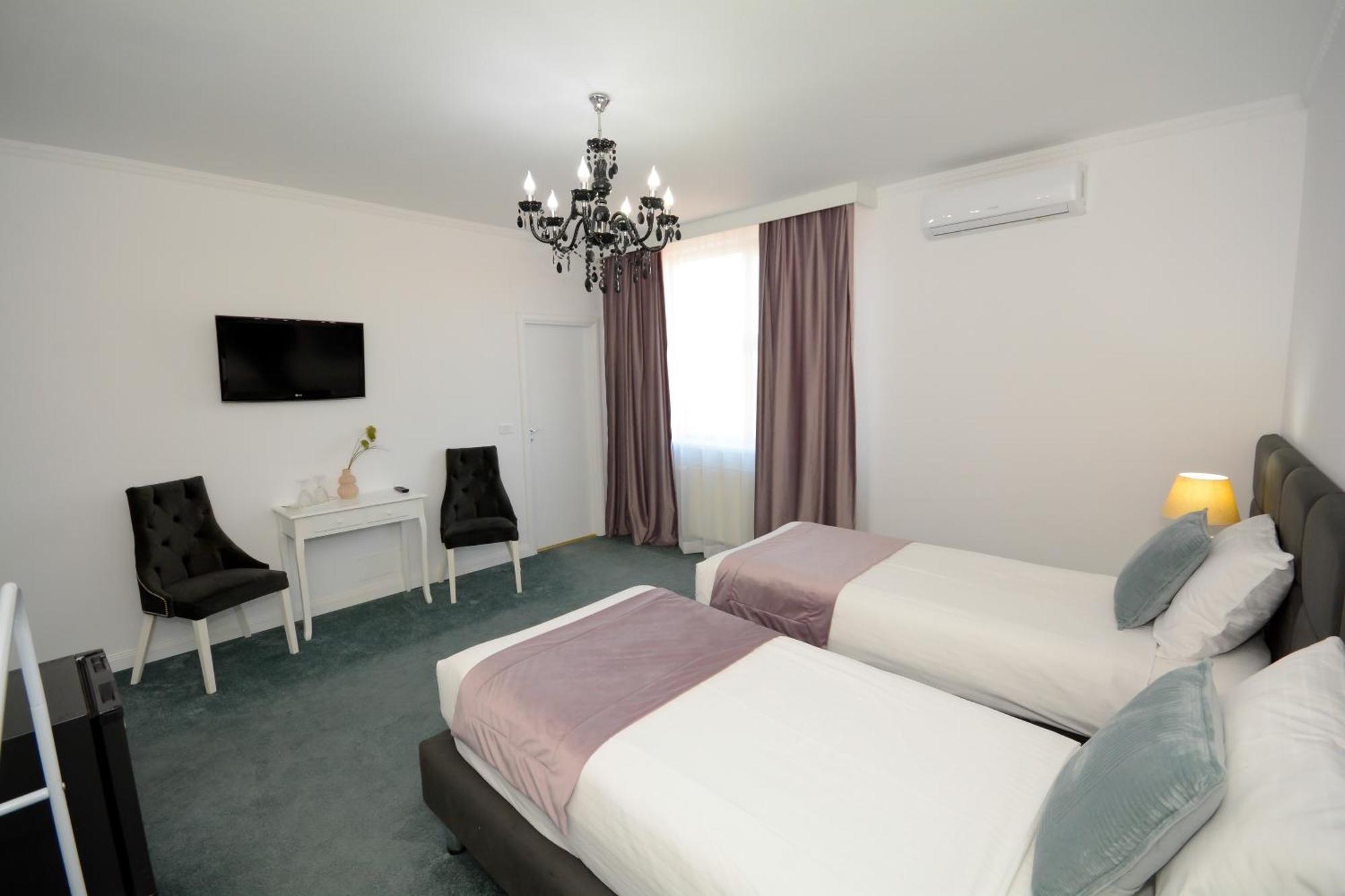 Hotel Andre'S كرايوفا المظهر الخارجي الصورة