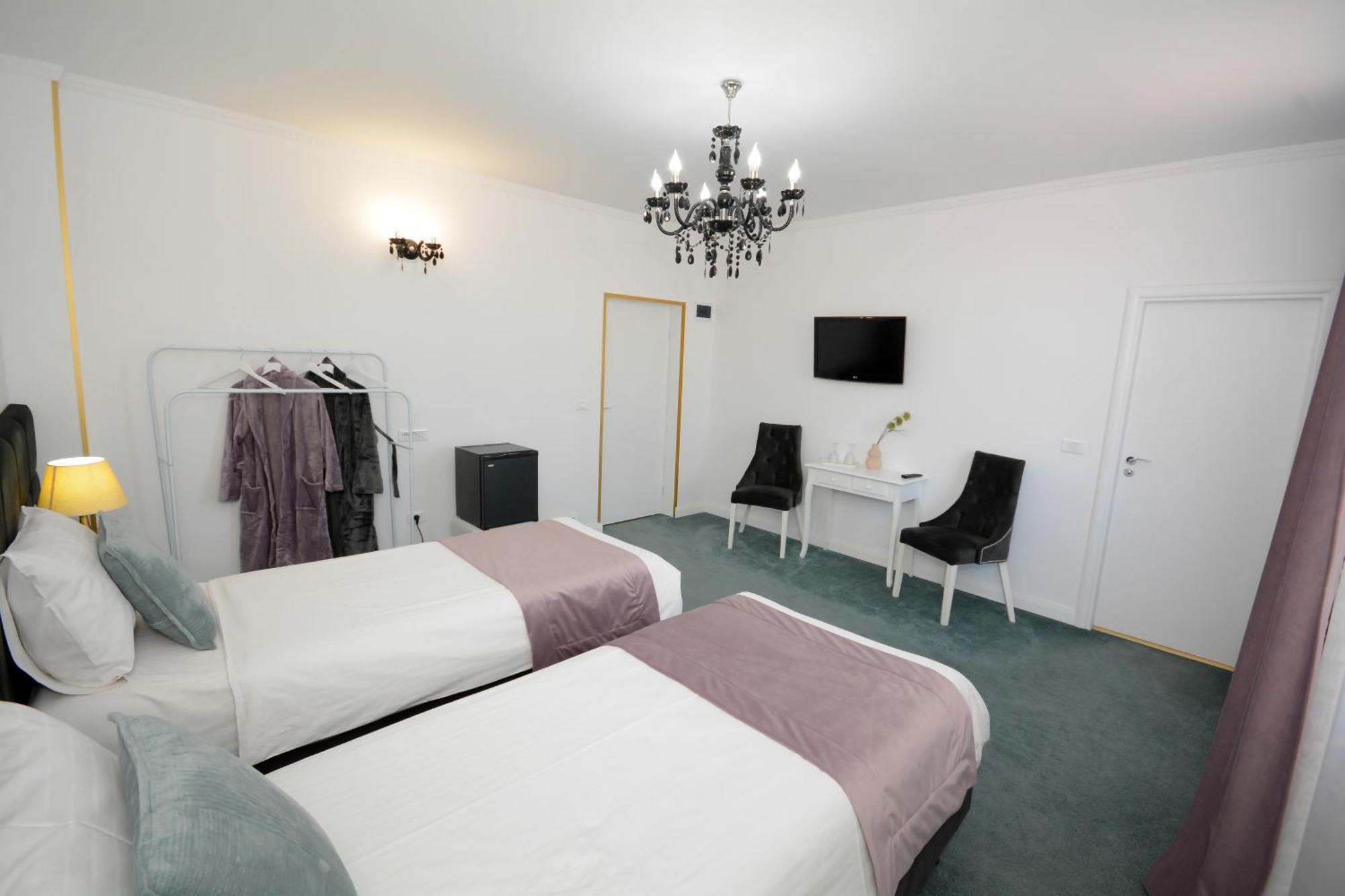Hotel Andre'S كرايوفا المظهر الخارجي الصورة