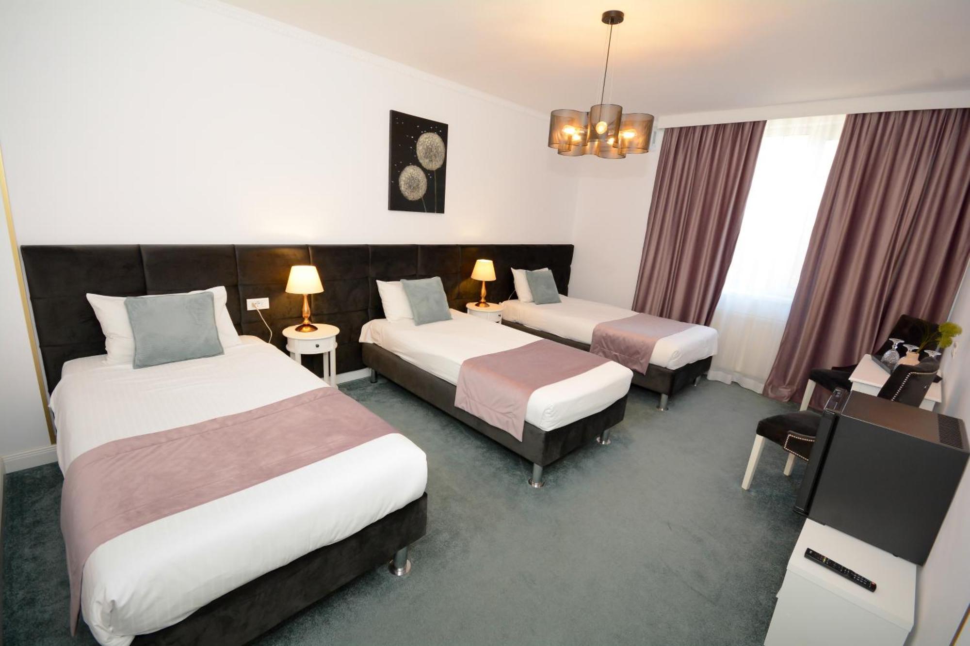 Hotel Andre'S كرايوفا المظهر الخارجي الصورة
